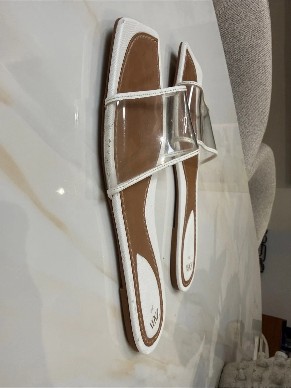 Zara White Slide Sandals with Clear Double Straps and Brown Footbed - Picture 4 of 4